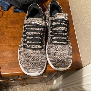 APL like new shoes multi colored